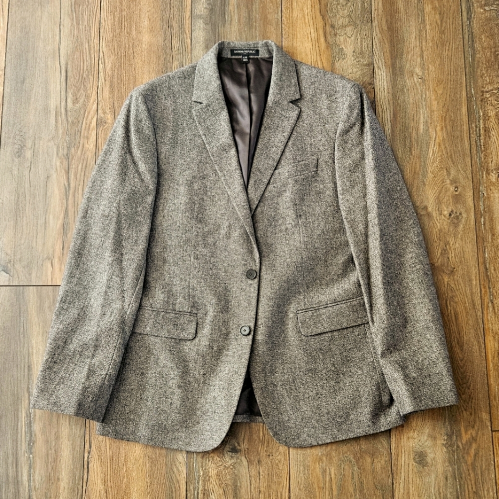 Banana Republic Suit (42R) slim - Picture 2 of 15